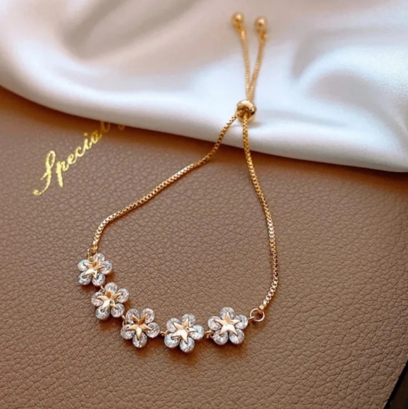 Gold Plated ajustable Bracelet - Picture 3 of 4